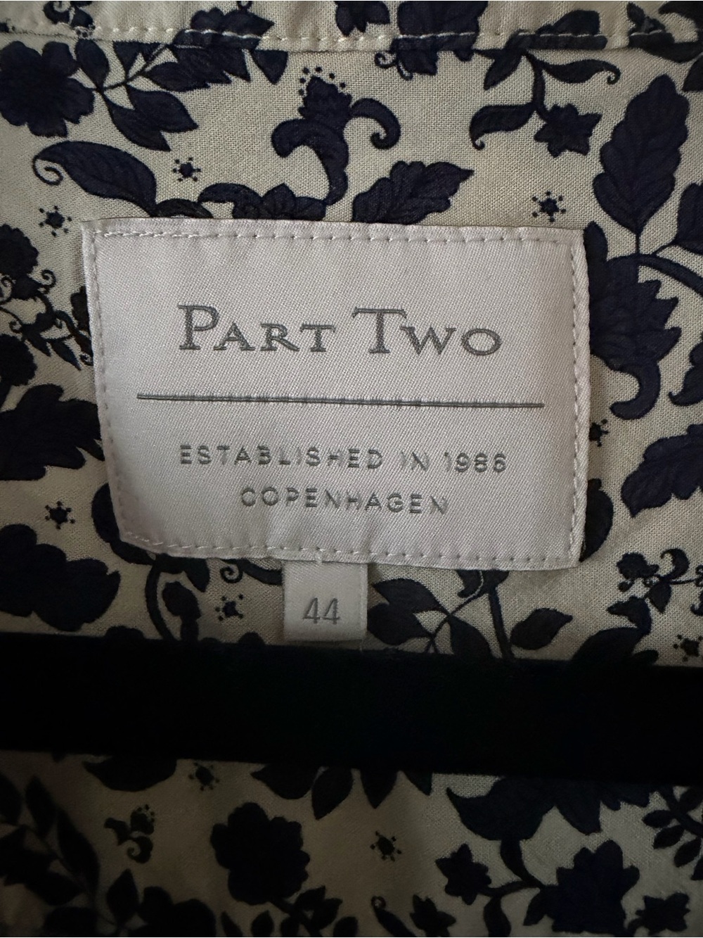 Part Two Navy & White Floral V-Neck Blouse - Picture 4 of 5